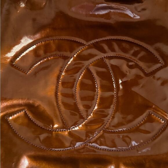 Chanel Bon Bon glossy metallic Bronze Patent Leather tote Vintage 2008 - Picture 12 of 16